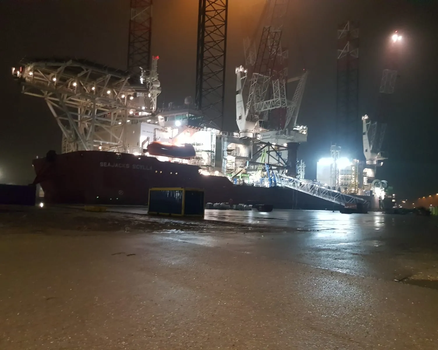 Offshore vessel during electrical works