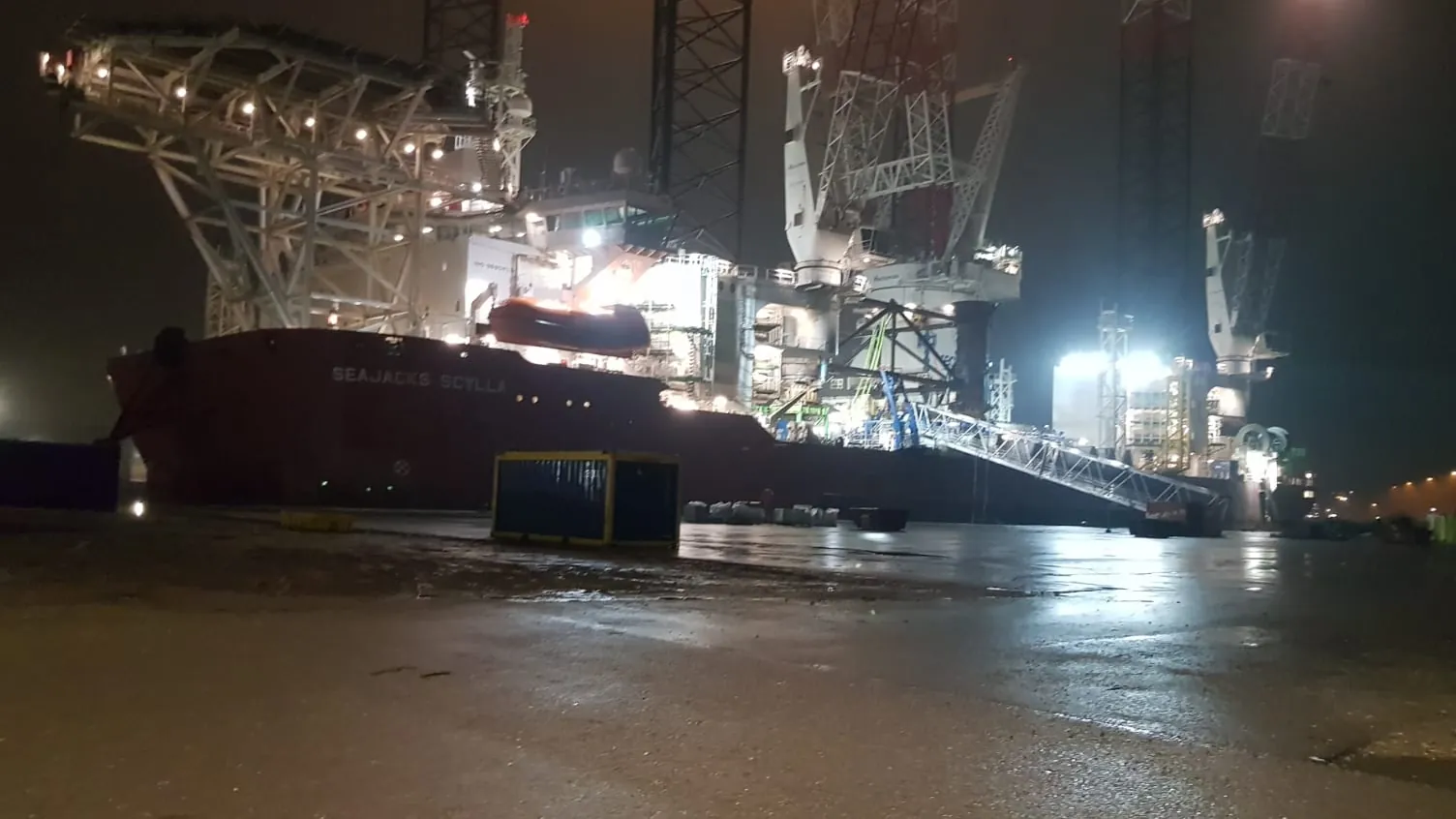 Offshore vessel during electrical works