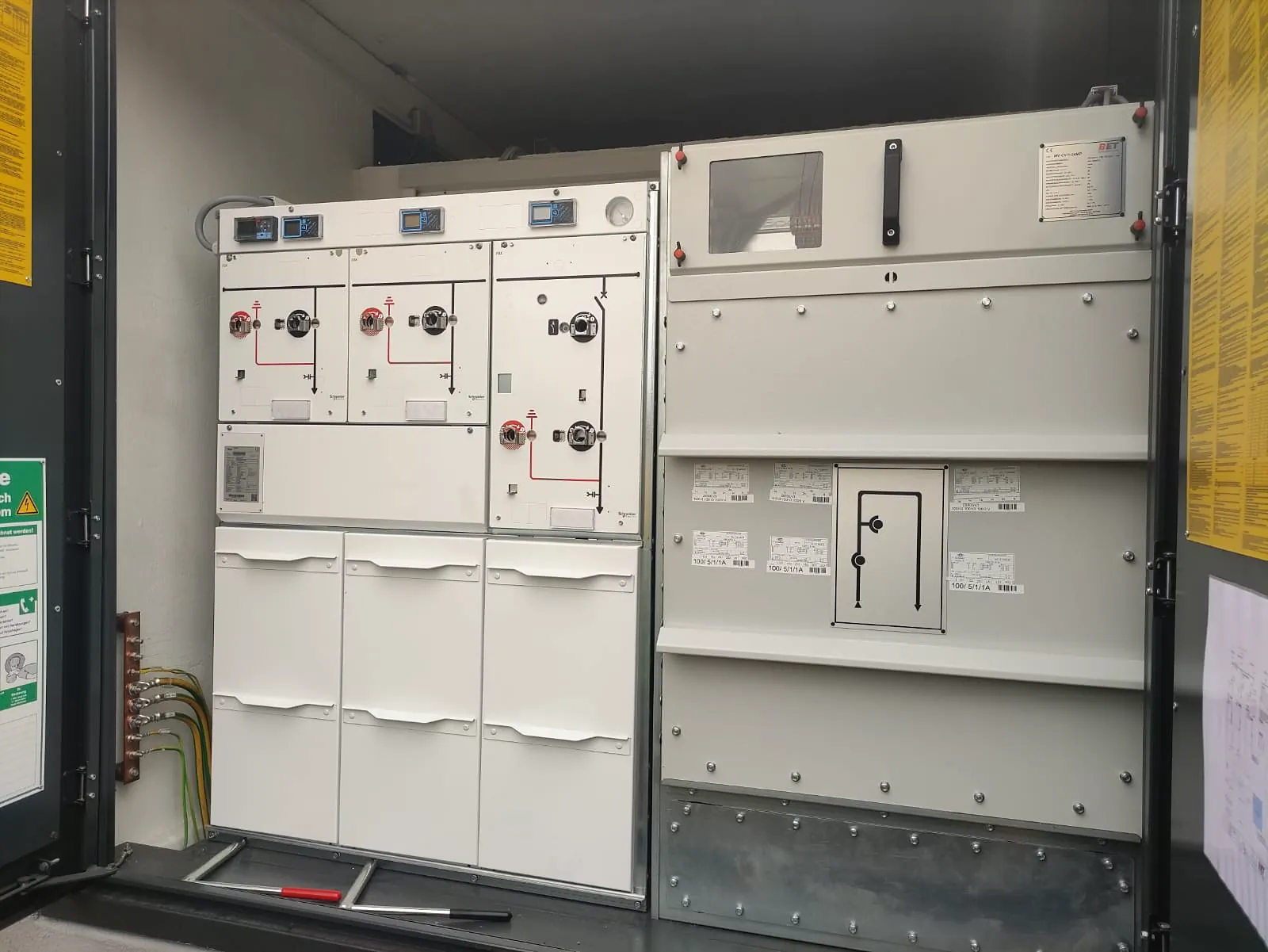 Transformer station and medium-voltage switchgear for a PV plant